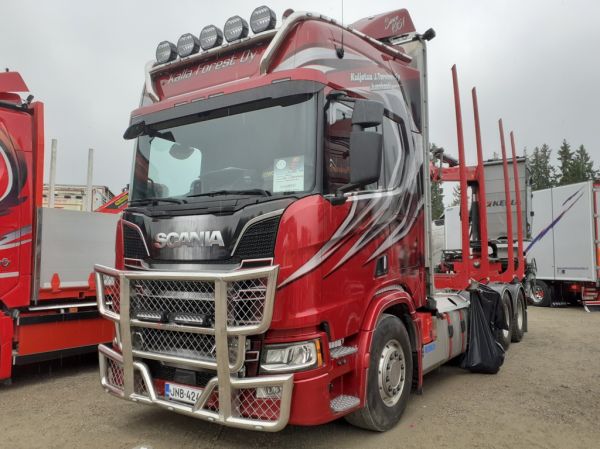 Kuljetus J Torvisen Scania R770
Kuljetus J Torvinen Oy:n Scania R770 puutavara-auto.
Avainsanat: Torvinen Scania R770 Kalla Forest Tahko24