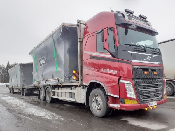 Kuljetus K Hyvärisen Volvo FH500
Kuljetus K Hyvärinen Ky:n Volvo FH500 täysperävaunuyhdistelmä.
Avainsanat: Hyvärinen Volvo FH500 ABC Hirvaskangas