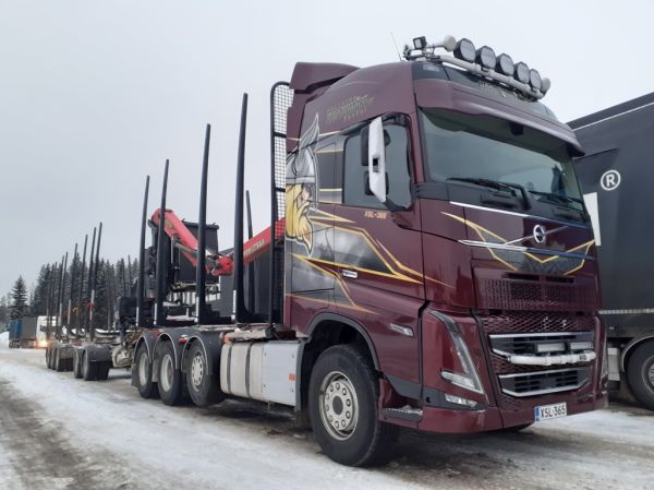 Kuljetus Kestinmäen Volvo FH
Kuljetus Kestinmäki Oy:n Volvo FH puutavarayhdistelmä.
Avainsanat: Kestinmäki Volvo FH ABC Hirvaskangas