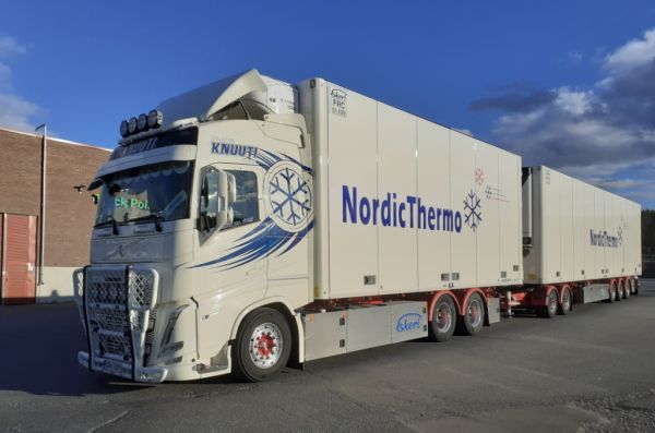 Kuljetus Knuutin Volvo FH500
Kuljetus Knuutin Volvo FH500 täysperävaunuyhdistelmä.
Avainsanat: Knuuti Volvo FH ABC Hirvaskangas Matias