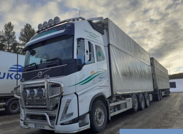 Kuljetus M Hulkkosen Volvo FH540
Kuljetus M Hulkkosen nosturilla varustettu Volvo FH540 täysperävaunuyhdistelmä.
Avainsanat: Hulkkonen Volvo FH540 Shell Hirvaskangas