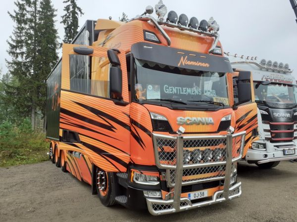 Kuljetus O.J. Niemisen Scania R580
Kuljetus O.J. Nieminen Oy:n Scania R580 rahtiauto.
Avainsanat: Nieminen Scania R580 Gentlemen Club Tino Tahko24