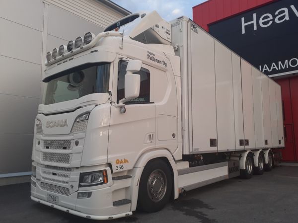 Kuljetus Peltosen Scania R660
Kuljetus Peltonen Oy:n Scania R660 rahtiauto.
Avainsanat: Peltonen Scania R660 Hirvaskangas 356