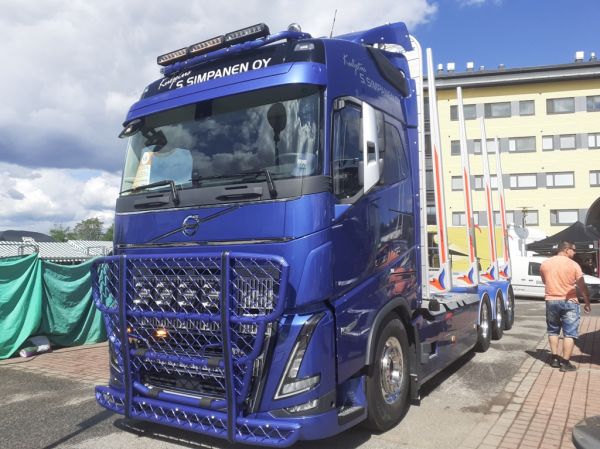 Kuljetus S Simpasen Volvo FH16
Kuljetus S Simpanen Oy:n Volvo FH16 puutavara-auto.
Avainsanat: Simpanen Volvo FH16 Viitasaari24