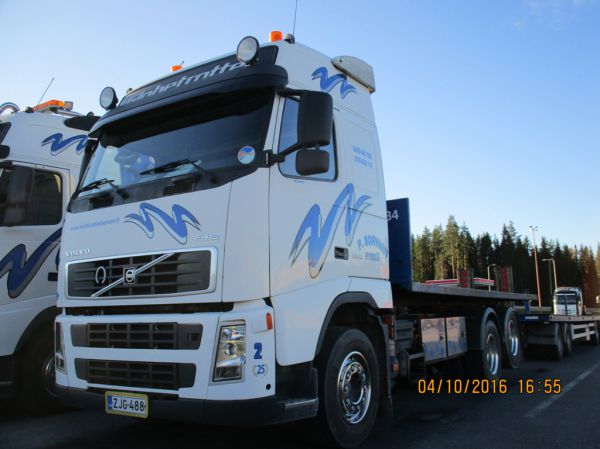 Kuljetus P Sorvarin Volvo FH12
Kuljetus P Sorvari Oy:n Volvo FH12 täysperävaunuyhdistelmä.
Avainsanat: Sorvari Volvo FH12 ABC Hirvaskangas 2