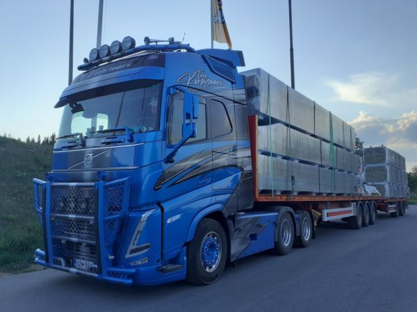 Kuljetus T Korpisaaren Volvo FH
Kuljetus T Korpisaaren Volvo FH puoliperävaunu+vasikkayhdistelmä.
Avainsanat: Korpisaari Volvo FH ABC Hirvaskangas