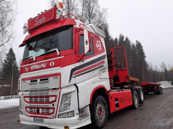 Kuljetus T Salon Volvo FH
Kuljetus T Salo Oy:n Volvo FH puoliperävaunuyhdistelmä.
Avainsanat: Salo Volvo FH Shell Hirvaskangas