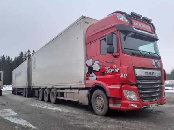 Kuljetus Tuurin DAF XF
Kuljetus Tuuri Oy:n DAF XF täysperävaunuyhdistelmä.
Avainsanat: Tuuri DAF XF ABC Hirvaskangas 30