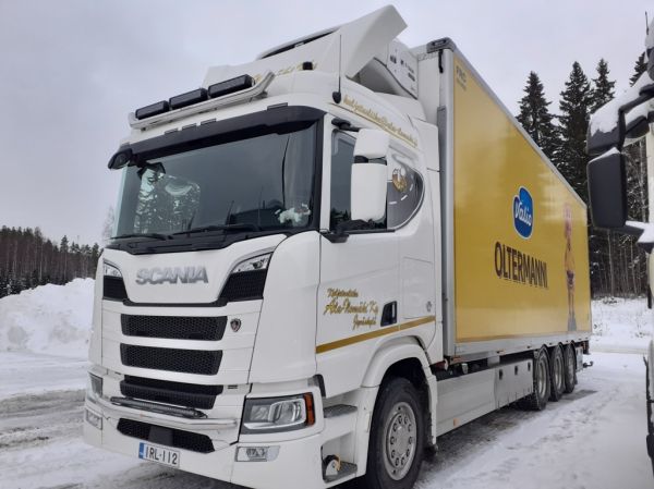 Kuljetusliike Ala-Ilomäen Scania R
Valion ajossa oleva Kuljetusliike Ala-Ilomäki Ky:n Scania R maitoauto.
Avainsanat: Valio Scania Ala-Ilomäki Oltermanni