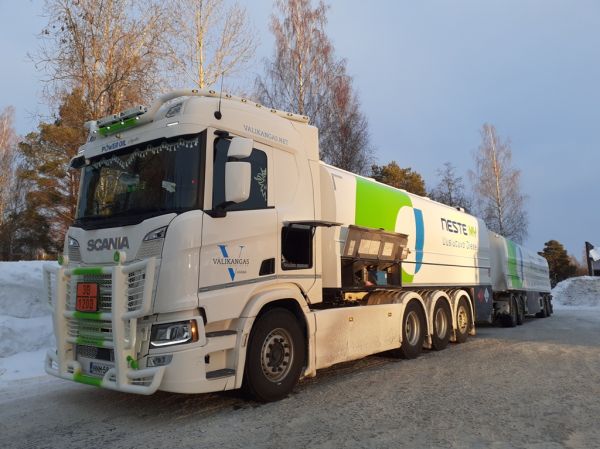 Kuljetusliike Välikangas Logisticsin Scania R560
Nesteen ajossa oleva Kuljetusliike Välikangas Logistics Oy:n Scania R560 säiliöyhdistelmä.
Avainsanat: Neste Välikangas Scania R560