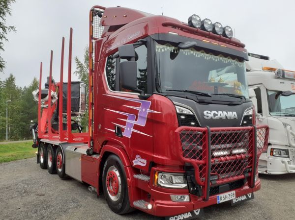 Lähivaaran Scania R770
Lähivaara Oy:n Scania R770 puutavara-auto.
Avainsanat: Lähivaara Scania R770 Tahko24