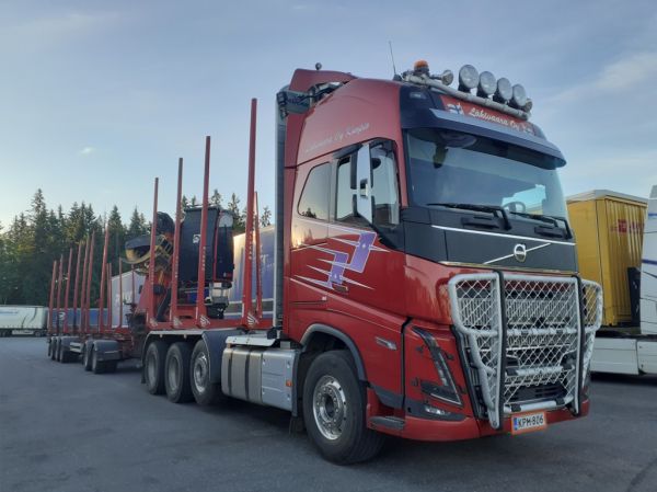 Lähivaaran Volvo FH16
Lähivaara Oy:n Volvo FH16 puutavarayhdistelmä.
Avainsanat: Lähivaara Volvo FH16 ABC Hirvaskangas