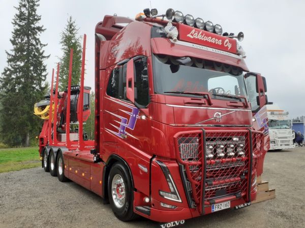 Lähivaaran Volvo FH16
Lähivaara Oy:n Volvo FH16 puutavara-auto.
Avainsanat: Lähivaara Volvo FH16 Tahko24