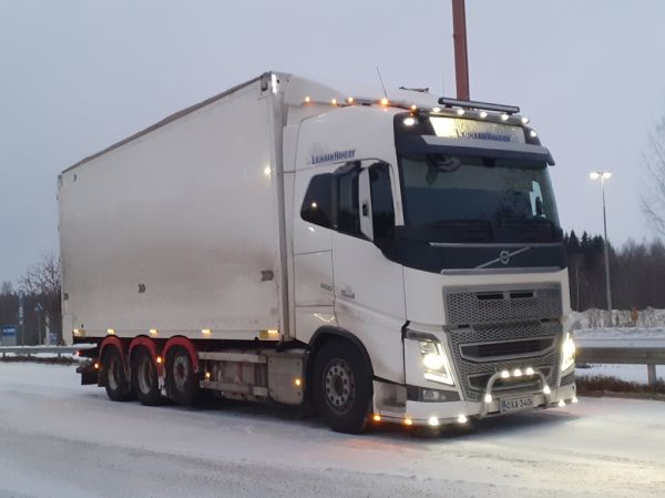 Laukaan Hakkeen Volvo FH16
Laukaan Hake Oy:n Volvo FH16 hakeauto.
Avainsanat: Laukaan-Hake Volvo FH16 ABC Hirvaskangas