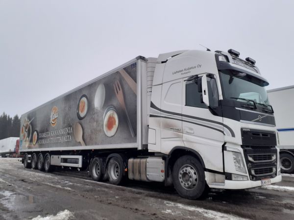 Liuhalan Kuljetuksen Volvo FH540
Liuhalan Kuljetus Oy:n Volvo FH540 puoliperävaunuyhdistelmä.
Avainsanat: Liuhala Volvo H540 Kieku ABC Hirvaskangas