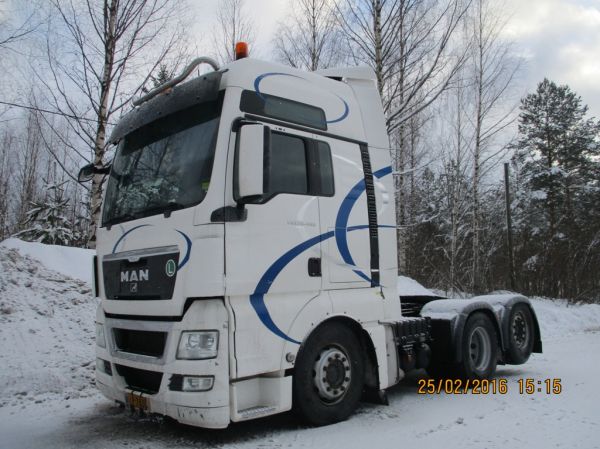 MAN TGX 26.480
MAN TGX 26.480 rekkaveturi.
Avainsanat: MAN TGX 26.480 Shell Hirvaskangas