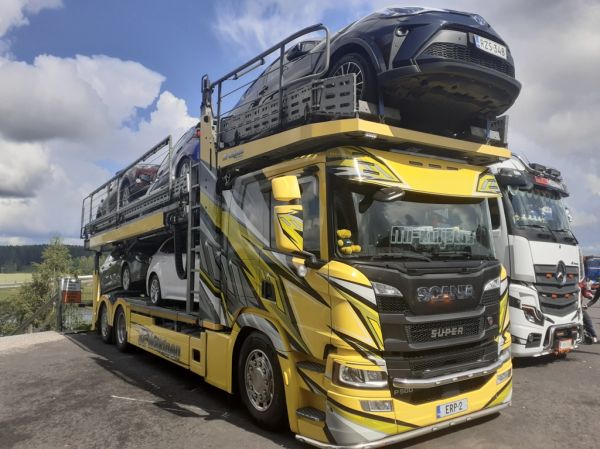 MI-Kuljetuksen Scania P500
SE Mäkinen Logistics Oy:n ajossa oleva MI-Kuljetus Oy:n Scania P500 autonkuljetusauto.
Avainsanat: Mäkinen MI-Kuljetus Scania P500 Himos24