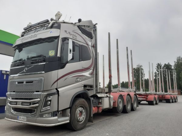 M Kaarlelan Volvo FH16
M Kaarlelan Volvo FH16 puutavarayhdistelmä.
Avainsanat: Kaarlela Volvo FH16 Neste