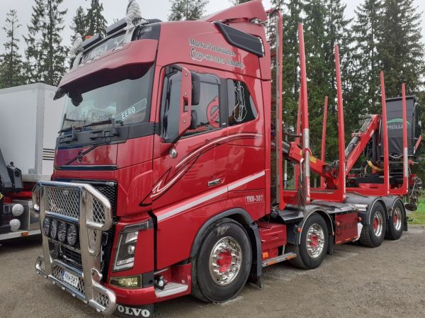 M Pietikäisen Volvo FH16
M Pietikäisen Volvo FH16 puutavara-auto.
Avainsanat: Pietikäinen Volvo FH16 Eero Tahko24