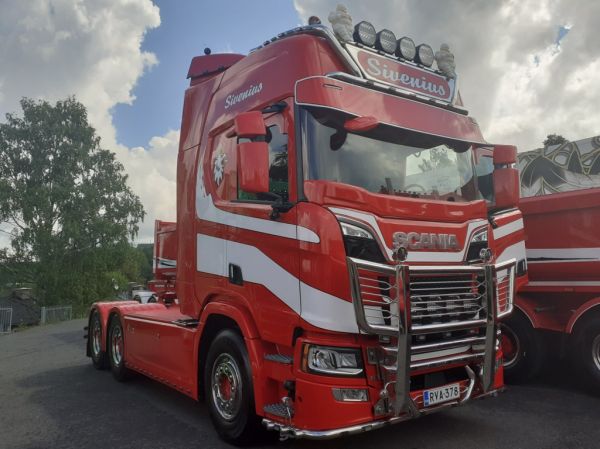 Maanrakennus Siveniuksen Scania R770
Maanrakennus Sivenius Oy:n Scania R770 rekkaveturi.
Avainsanat: Sivenius Scania R770 Himos24