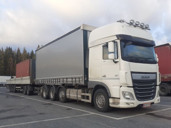 Meribomin DAF XF460
Meribom Oy:n DAF XF460 täysperävaunuyhdistelmä.
Avainsanat: Meribom DAF XF460 ABC Hirvaskangas