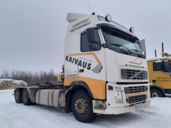 Mipa Consulting Oy/Kaivauksen Volvo FH12
Mipa Consulting Oy/Kaivauksen Volvo FH12 koukkulava-auto.
Avainsanat: Mipa Consulting Volvo FH12 Hirvaskangas