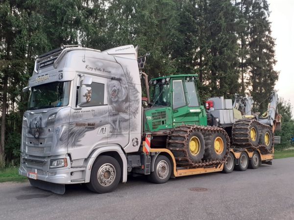 Moto-Rahdin Scania 650S
Moto-Rahdin Scania 650S "King of the Forest" koneenkuljetusauto.
Avainsanat: Moto-Rahti Scania 650S King of the Forest ABC Hirvaskangas