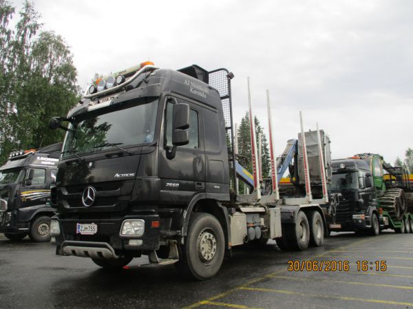 AJ Niinikosken MB 2660 Actros 
AJ Niinikosken MB 2660 Actros puutavarayhdistelmä.
Avainsanat: Niinikoski MB 2660 Actros Shell Hirvaskangas