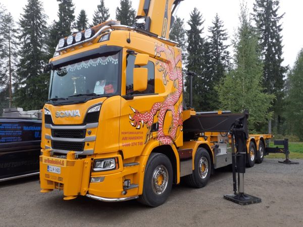 Nosturikuljetus A Hakokiven Scania R650
Nosturikuljetus A Hakokivi Oy:n nosturilla varustettu Scania R650.
Avainsanat: Hakokivi Scania R650 Tahko24