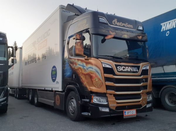 Öström Pro Transin Scania R530
Öström Pro Transin Scania R530 täysperävaunuyhdistelmä.
Avainsanat: Öström ÖPT Scania R530 ABC Hirvaskangas 21 Scandic-Trans