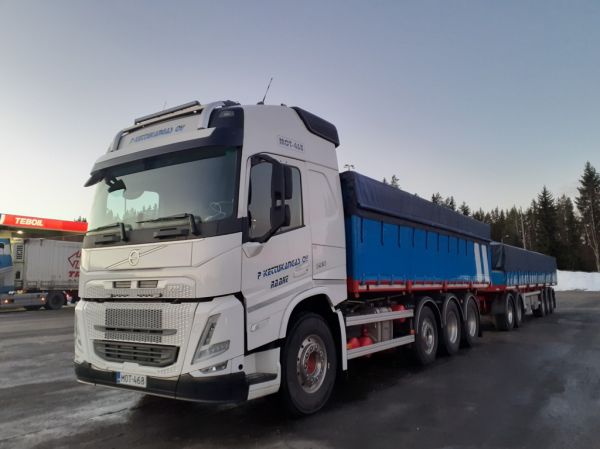 P Kettukankaan Volvo FM500
P Kettukangas Oy:n Volvo FM500 täysperävaunuyhdistelmä.
Avainsanat: Kettukangas Volvo FM500 ABC Hirvaskangas