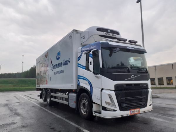 P Raitasen Volvo FM
Valion ajossa oleva P Raitasen Volvo FM maitoauto.
Avainsanat: Valio Raitanen Volvo FM Shell Hirvaskangas