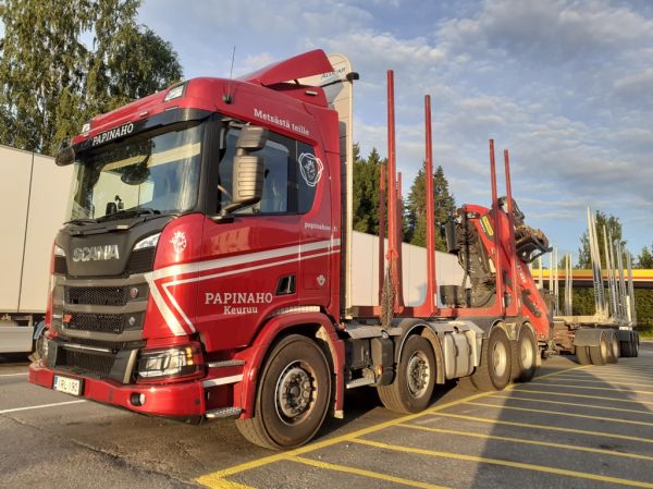 Papinahon Scania R660XT
Papinaho Oy:n Scania R660XT puutavarayhdistelmä.
Avainsanat: Papinaho Scania R660XT Shell Hirvaskangas