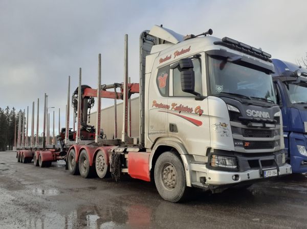 Partasen Kuljetuksen Scania R770 XT
Partasen Kuljetus Oy:n Scania R770 XT puutavara-auto.
Avainsanat: Partanen Scania R770XT ABC Hirvaskangas