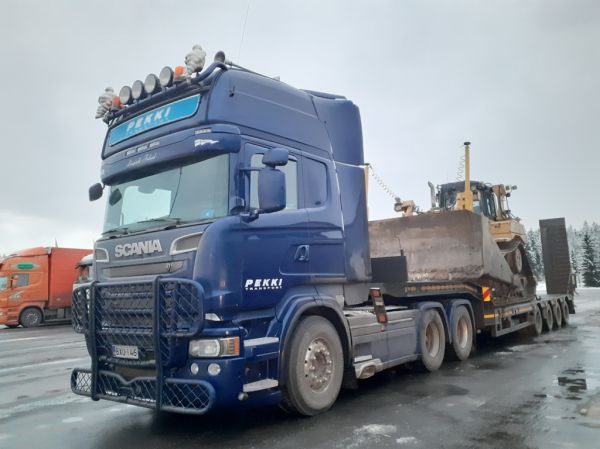 Pekki Transportin Scania
Pekki Transport Oy:n Scania lavettiyhdistelmä.
Avainsanat: Pekki Scania ABC Hirvaskangas