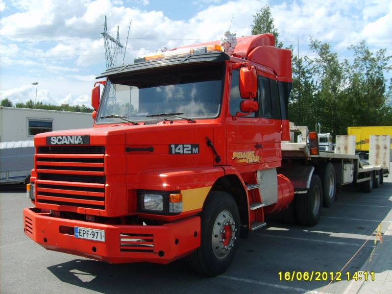 Pulling Teamin Scania T142M
Pulling Teamin Scania T142M lavettiyhdistelmä.
Avainsanat: Pulling Team Scania T142M