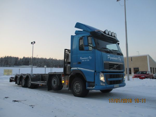 T&P Pynnösen Volvo FH540 
T&P Pynnönen Oy:n Volvo FH540 koneenkuljetusauto.
Avainsanat: Pynnönen Volvo FH540 Shell Hirvaskangas