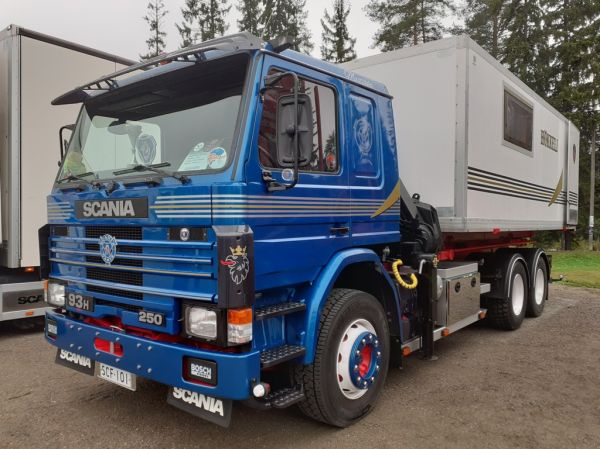 R Haanpään Scania 93H
R Haanpään Scania 93H nosturilla varustettu Scania 93H vaihtolava-auto.
Avainsanat: Haanpää Scania 93H Tahko24