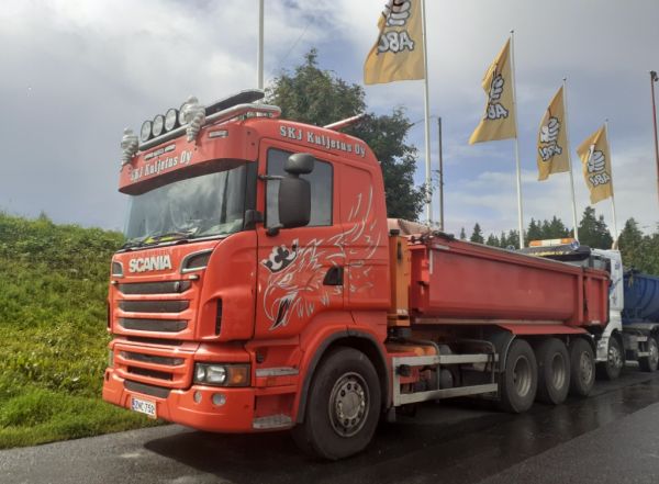 SKJ Kuljetuksen Scania
SKJ Kuljetus Oy:n Scania sora-auto.
Avainsanat: SKJ-Kuljetus Scania ABC Hirvaskangas