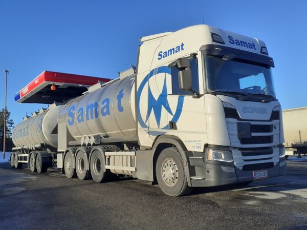 Samat Nordicin Scania R540
Samat Nordic Oy:n Scania R540 säiliöyhdistelmä.
Avainsanat: Samat Nordic Scania R540 ABC Hirvaskangas 11093