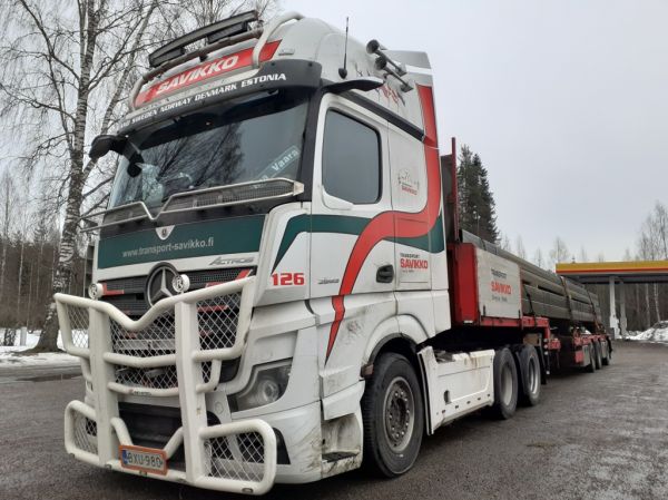 Transport Savikon MB 2653 Actros
Transport Savikko Oy:n MB 2653 Actros puoliperävaunuyhdistelmä.
Avainsanat: Savikko MB 2653 Actros Shell Hirvaskangas 240 Hra Vaara