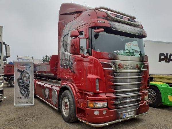 Scania R560
Scania R560 vaihtolava-auto.
Avainsanat: Scania R560 Nightwish Tahko24