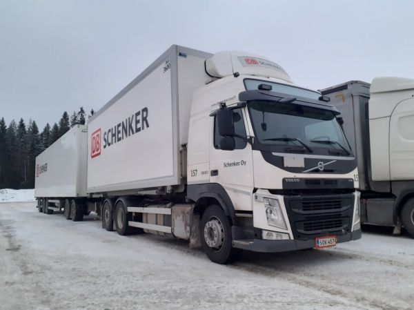 Schenkerin Volvo FM500
Schenker Oy:n Volvo FM500 täysperävaunuyhdistelmä.
Avainsanat: Schenker Volvo FM500 ABC Hirvaskangas 157