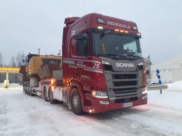 Seikkala Transportin Scania 560R
Seikkala Transport Oy:n Scania 560R lavettiyhdistelmä.
Avainsanat: Seikkala Scania 560R Shell Hirvaskangas