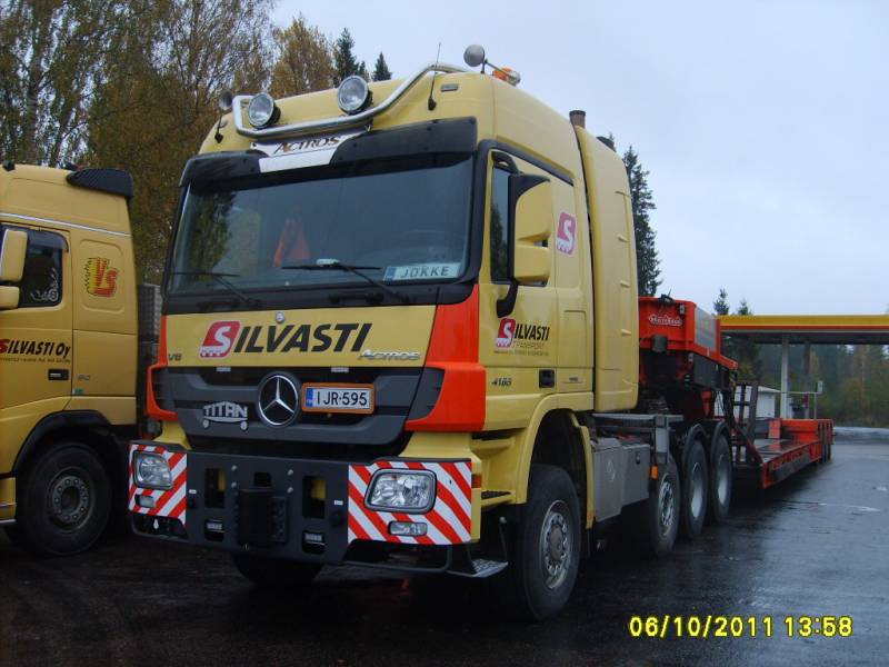 Silvasti Transportin MB 4165 Actros SLT 8*6 
Silvasti Transportin MB 4165 Actros SLT 8*6 lavettiyhdistelmä.
Avainsanat: Silvasti MB 4165 Actros SLT 8*6 Shell Hirvaskangas Jokke