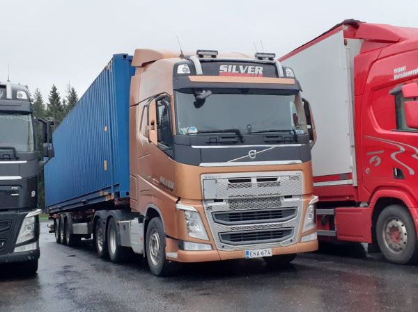 Silver Hinauksen Volvo FH500
Silver Hinaus Oy:n Volvo FH500 puoliperävaunuyhdistelmä.
Avainsanat: Silver Hinaus Volvo FH500 ABC Hirvaskangas