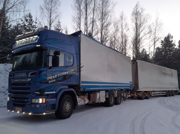 Silvosen Scania R730
Pemi Forest Ay:n ajossa oleva Scania R730 turveyhdistelmä.
Avainsanat: Pemi Forest Silvonen Scania R730 Shell Hirvaskangas