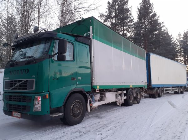 Silvosen Volvo FH480
Pemi Forest Ay:n ajossa oleva Silvosen Volvo FH480 turveyhdistelmä.
Avainsanat: Pemi Forest Silvonen Volvo FH480 Shell Hirvaskangas