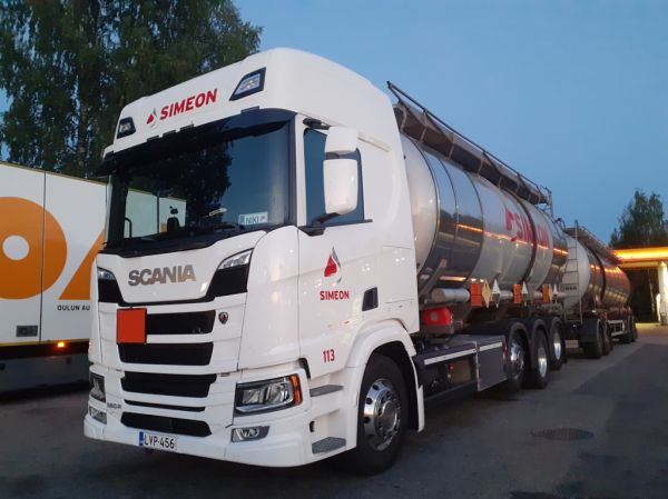 Simeonin Scania 560R
Kiitosimeon Oy:n Scania 560R säiliöyhdistelmä.
Avainsanat: Kiitosimeon Simeon Scania 560R Shell Hirvaskangas 113 Niki