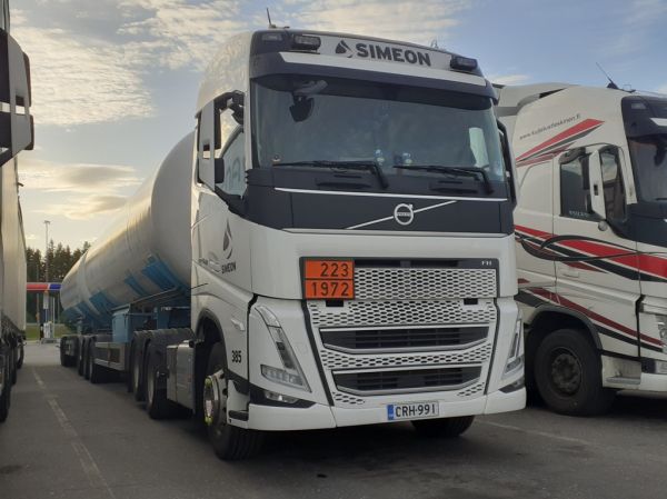 Simeonin Volvo FH480
Kiitosimeon Oy:n Volvo FH480 b-juna.
Avainsanat: Kiitosimeon Simeon Volvo FH480 ABC Hirvaskangas 385 B-juna